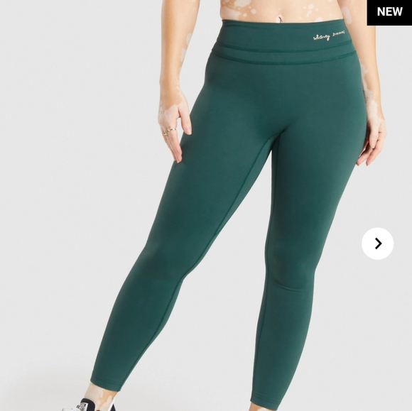 TRADE / ISO Whitney Simmons LS crop top Amazon - Picture 3 of 5